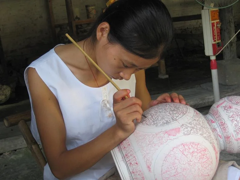 Porcelain painter working in Jingdezhen