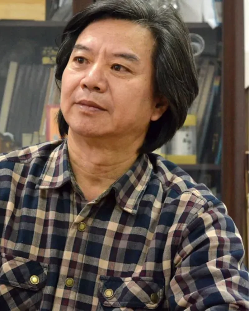 Portrait of ceramic artist Yang Shuhua