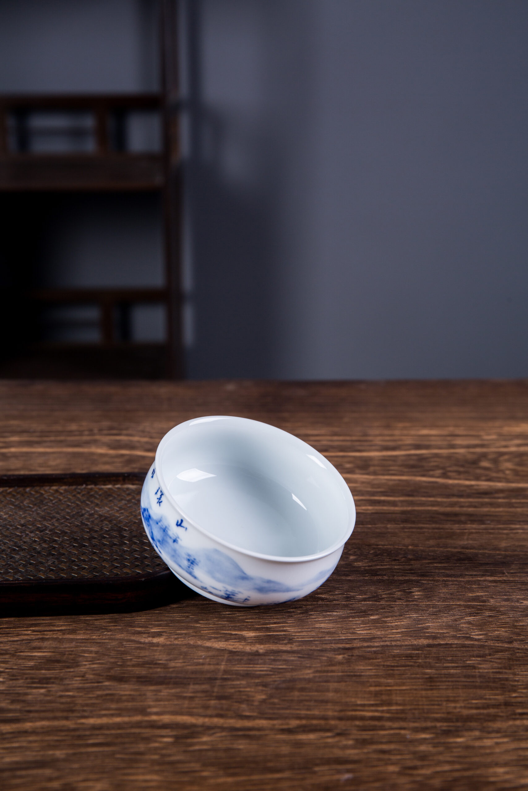 Hand-painted Blue and White Jiangnan Landscape Meditation Master Teacup by - Image 5