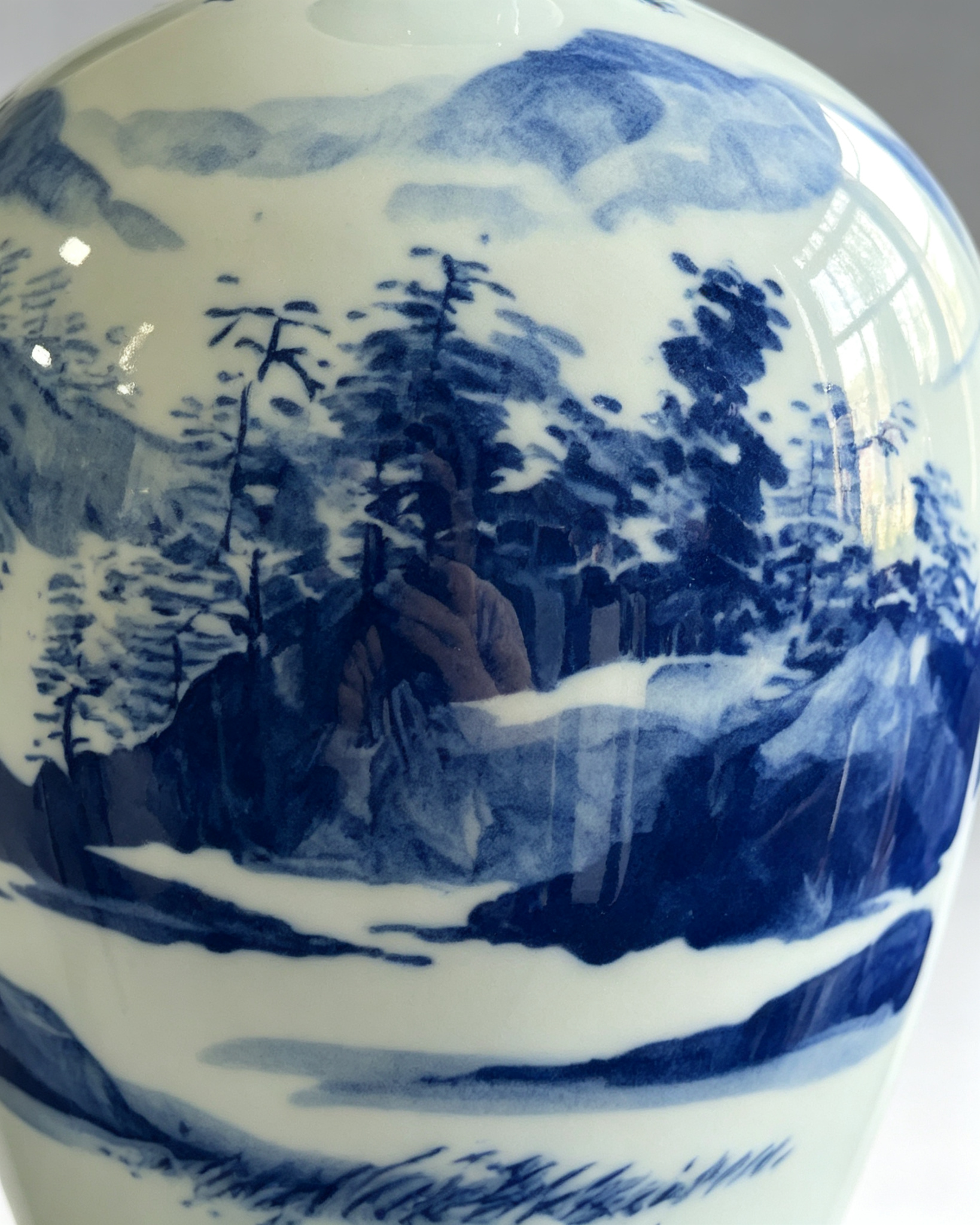 Blue‑and‑White Literati Landscape Porcelain Vase - Image 5
