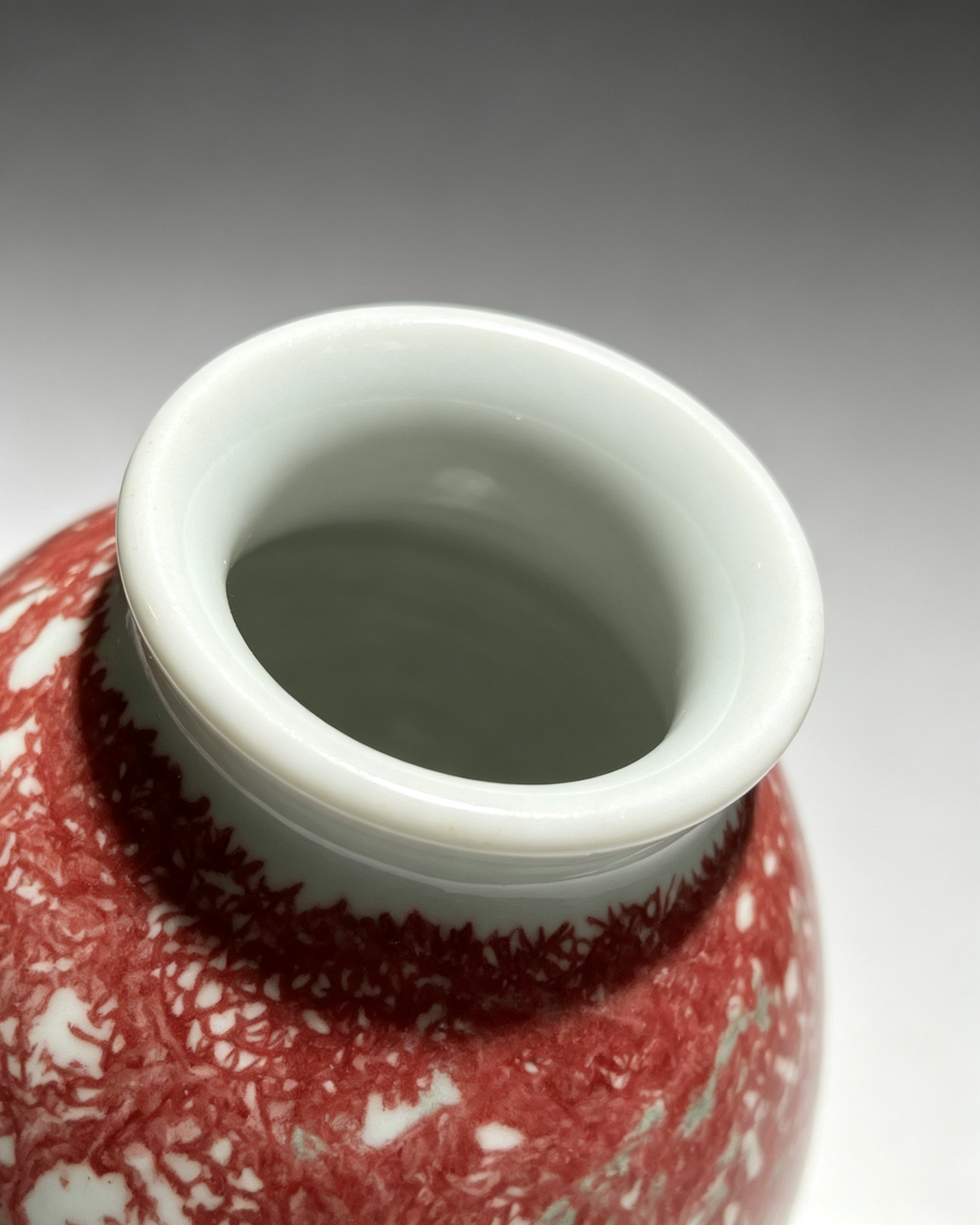 Yang Shuhua · Underglaze‑Red Cypress Porcelain Vase - Image 3